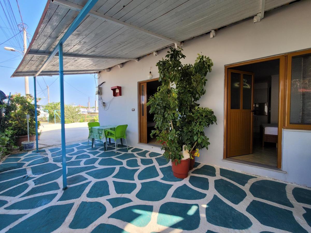 Petrefi Apartments Ksamil Exterior foto