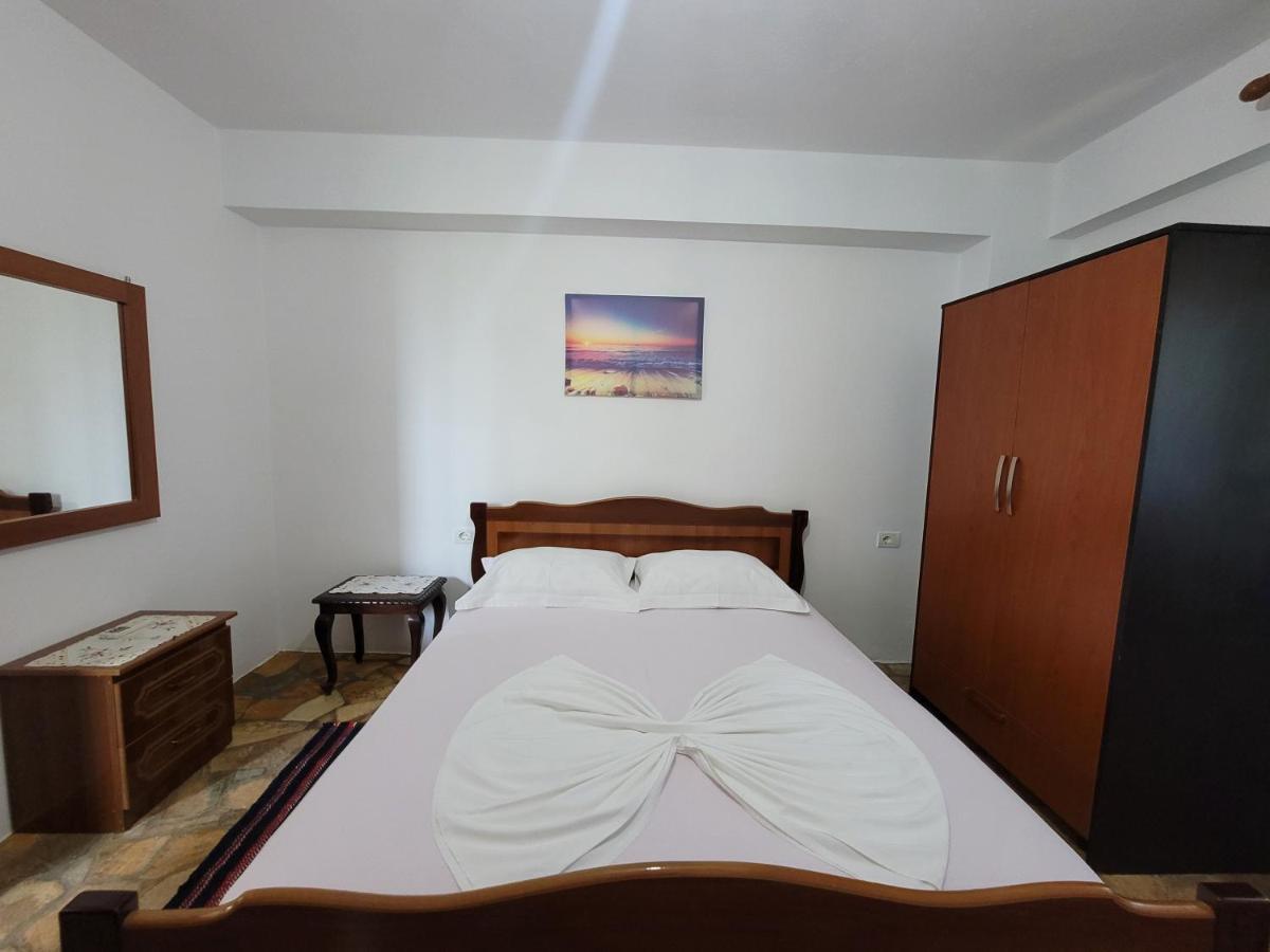 Petrefi Apartments Ksamil Exterior foto